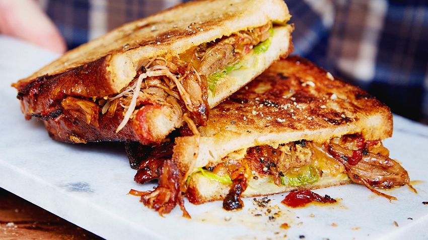 Pulled Pork im Melted-Cheese-Sandwich Rezept - Foto: House of Food / Bauer Food Experts KG