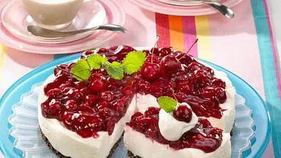 Pumpernickel-Kirsch-Schmand-Torte Rezept - Foto: LECKER @ Bauer Media Group