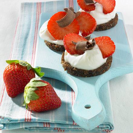 Pumpernickel mit Quark und Erdbeeren Rezept Pumpernickel mit Quark und Erdbeeren Rezept