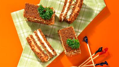 Pumpernickel-Türmchen Rezept - Foto: LECKER @ Bauer Media Group