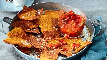 Punch-&-Crunch-Cracker mit Tomaten-Salsa Rezept - Foto: LECKER @ Bauer Media Group Punch-&-Crunch-Cracker mit Tomaten-Salsa Rezept - Foto: LECKER @ Bauer Media Group