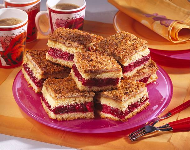 Punschbienenstich mit Kirschen Rezept Punschbienenstich mit Kirschen Rezept