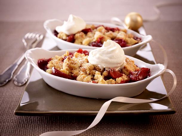 Punschpflaumen-Crumble Rezept Punschpflaumen-Crumble Rezept
