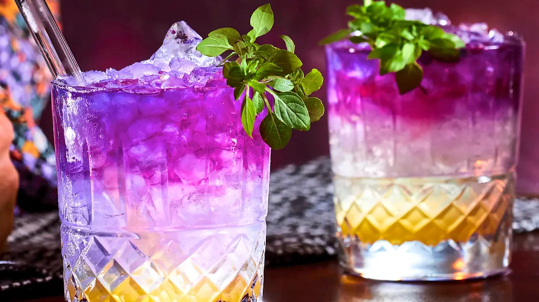 Purple Basil Gin Rezept - Foto: LECKER @ Bauer Media Group Purple Basil Gin Rezept - Foto: LECKER @ Bauer Media Group