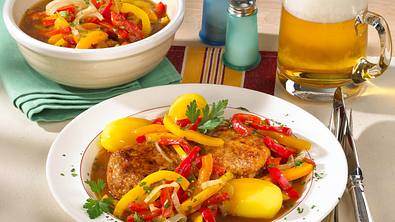 Puszta-Frikadellen mit Paprikasoße Rezept - Foto: LECKER @ Bauer Media Group