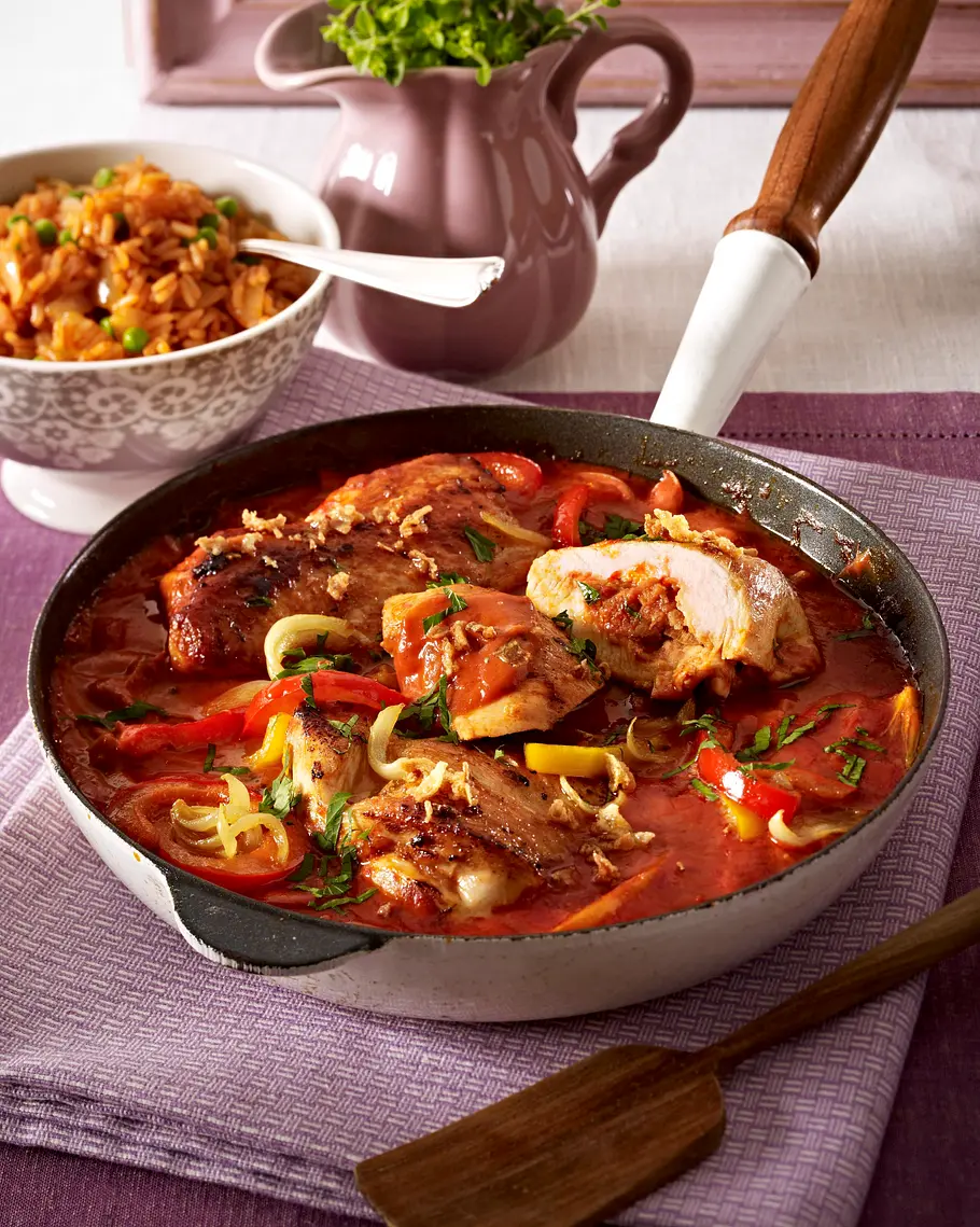 Puszta-Schnitzelpfanne mit Tomatenreis Rezept Puszta-Schnitzelpfanne mit Tomatenreis Rezept