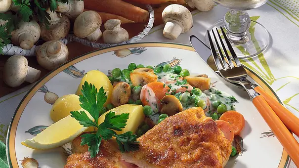 Puten-Cordon bleu mit gemischtem Rahmgemüse Rezept - Foto: LECKER @ Bauer Media Group