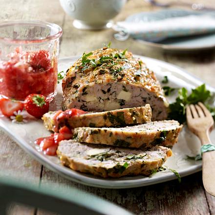 Puten-Hackbraten mit Petersilie und Erdbeer-Salsa Rezept Puten-Hackbraten mit Petersilie und Erdbeer-Salsa Rezept