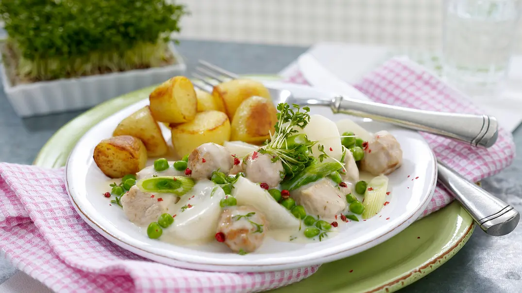 Puten-Mairübchenragout Rezept - Foto: LECKER @ Bauer Media Group Puten-Mairübchenragout Rezept - Foto: LECKER @ Bauer Media Group