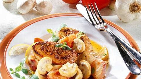 Puten-Medaillons mit Pilzen Rezept - Foto: House of Food / Bauer Food Experts KG