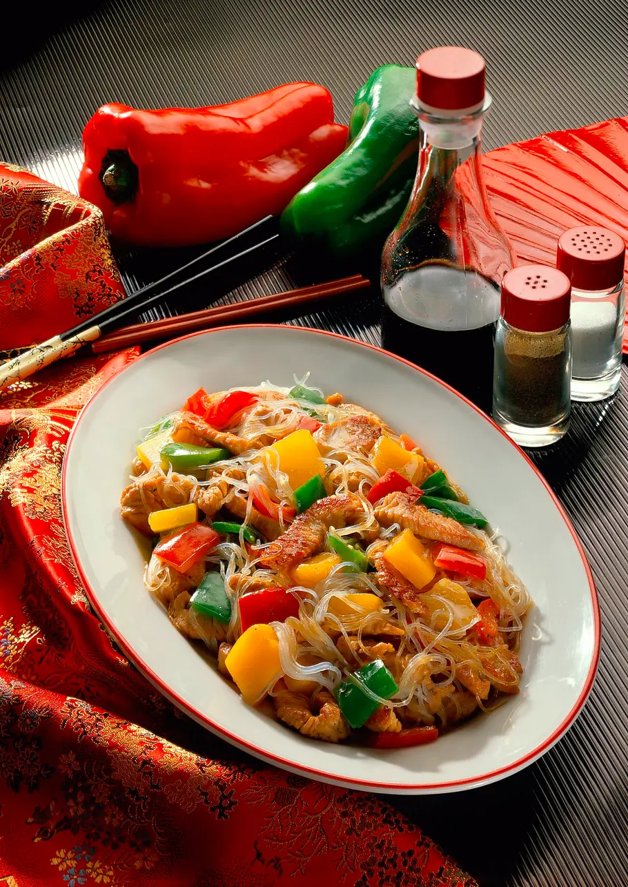 Puten-Paprika-Pfanne mit Glasnudeln Rezept