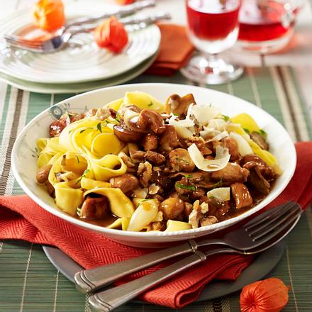 Puten-Pilz-Ragout mit Walnüssen Rezept Puten-Pilz-Ragout mit Walnüssen Rezept