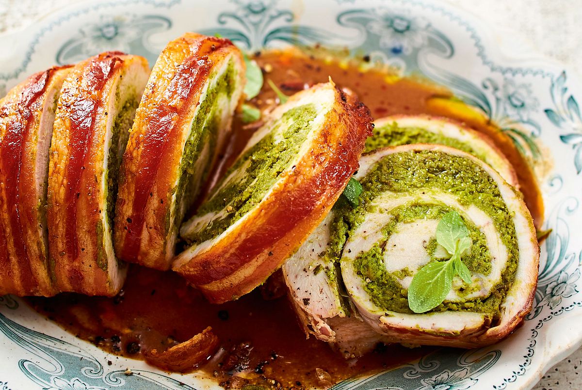 Puten-Riesenroulade im Speckmantel Rezept