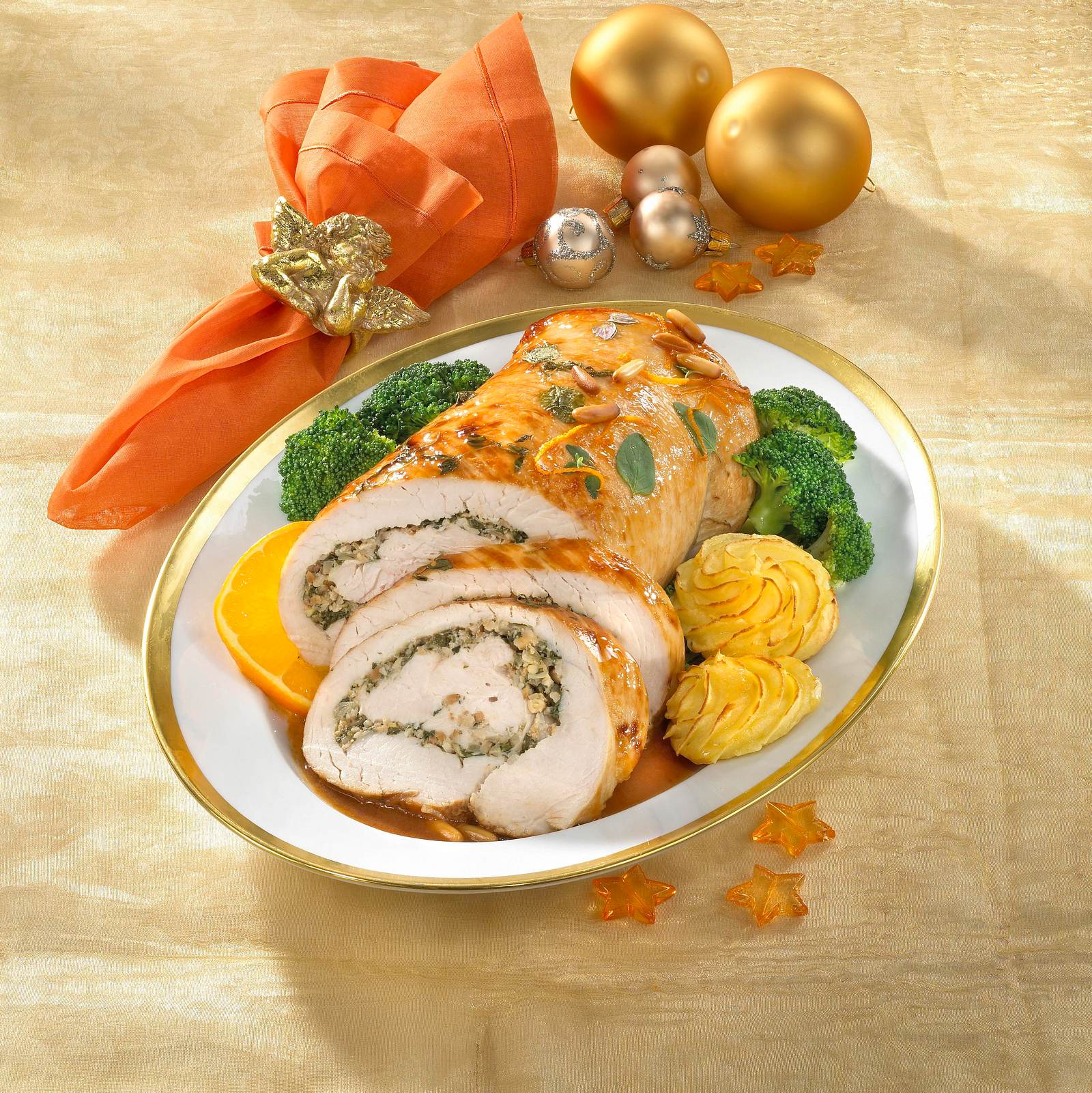 Puten-Rollbraten mit Kräuterfüllung Rezept | LECKER