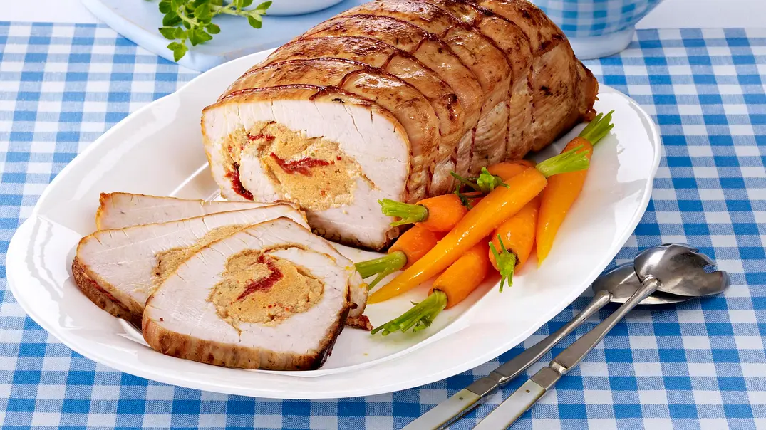 Puten-Rollbraten mit Paprikafüllung Rezept - Foto: LECKER @ Bauer Media Group Puten-Rollbraten mit Paprikafüllung Rezept - Foto: LECKER @ Bauer Media Group