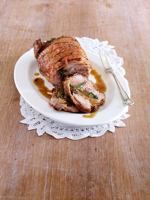 Puten-Rollbraten mit Spinat-Tomaten-Füllung Rezept | LECKER