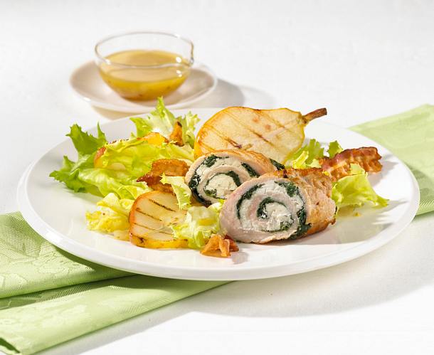 Puten-Rouladen mit gegrillten Birnen und Knacksalat Rezept Puten-Rouladen mit gegrillten Birnen und Knacksalat Rezept