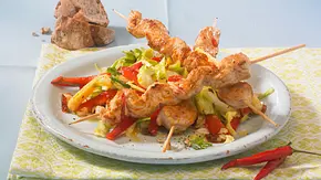 Puten-Saté mit asiatischem Spitzkohlsalat Rezept - Foto: LECKER @ Bauer Media Group