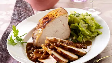 Puten-Sauerbraten mit Spitzkohl und Knödeln Rezept - Foto: LECKER @ Bauer Media Group Puten-Sauerbraten mit Spitzkohl und Knödeln Rezept - Foto: LECKER @ Bauer Media Group