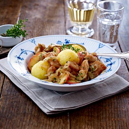 Puten-Saukraut-Gulasch mit Äpfeln Rezept