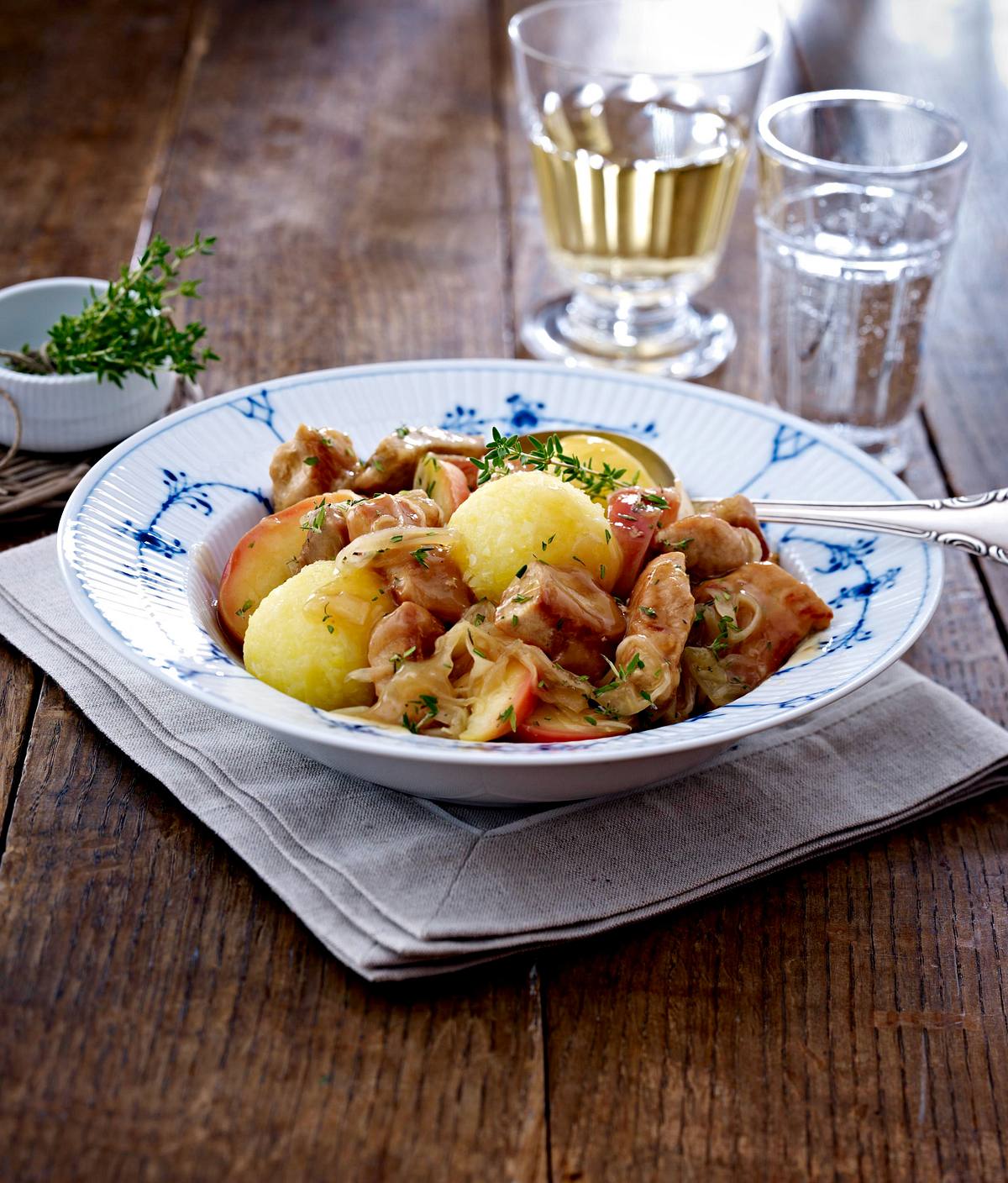 Puten-Saukraut-Gulasch mit Äpfeln Rezept