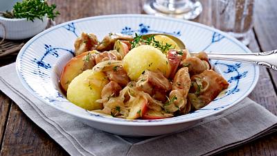 Puten-Saukraut-Gulasch mit Äpfeln Rezept - Foto: LECKER @ Bauer Media Group