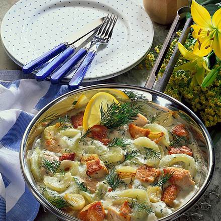 Puten-Schmorgurkenpfanne mit Dill Rezept Puten-Schmorgurkenpfanne mit Dill Rezept