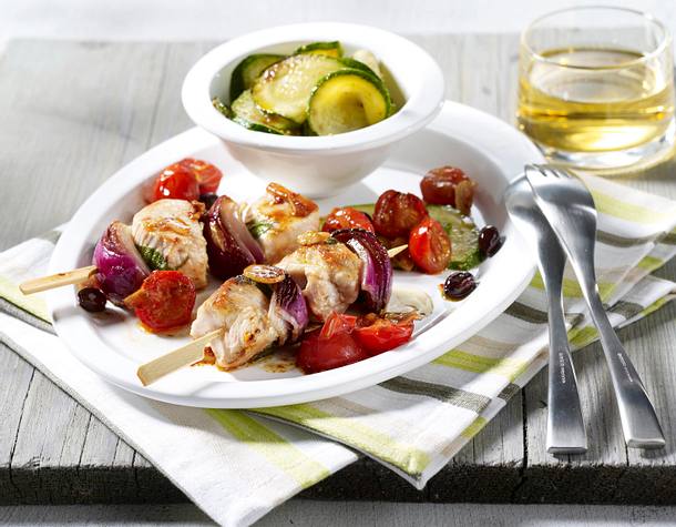 Puten-Spieße mit Tomaten und Zucchinigemüse Rezept Puten-Spieße mit Tomaten und Zucchinigemüse Rezept