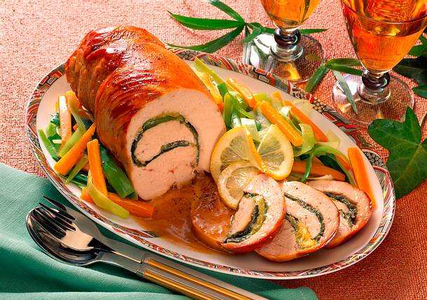 Putenbraten, gefüllt mit Porree und Käse Rezept Putenbraten, gefüllt mit Porree und Käse Rezept