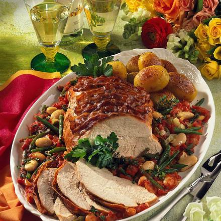 Putenbraten mit Frühstücksspeck und gemischtem Bohnen Rezept