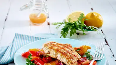 Putenfilet mit Paprikagemüse Rezept - Foto: LECKER @ Bauer Media Group