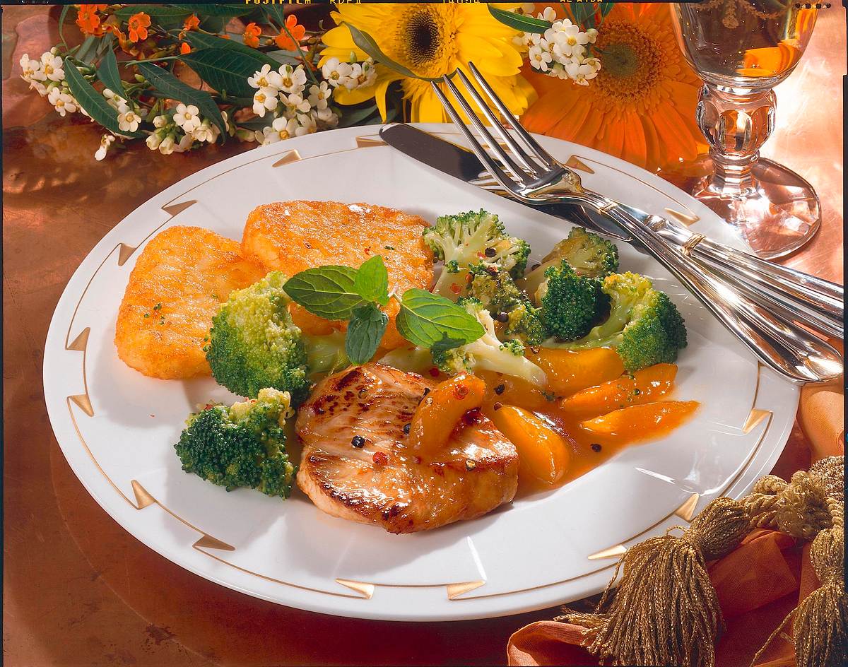 Putenfilet mit Rösti-Ecken und Broccoli-Aprikosen-Gemüse Rezept