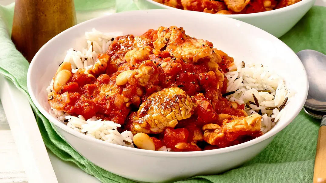 Putengeschnetzeltes mit weißen Bohnen - Foto: LECKER @ Bauer Media Group Putengeschnetzeltes mit weißen Bohnen - Foto: LECKER @ Bauer Media Group