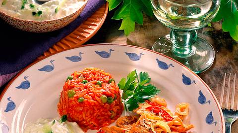 Putengiros mit Tomatenreis Rezept - Foto: House of Food / Bauer Food Experts KG
