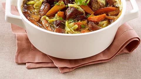 Putengulasch aus dem Ofen Rezept - Foto: House of Food / Bauer Food Experts KG