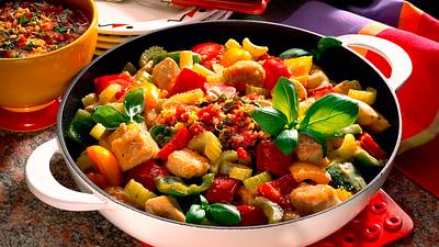 Putengulasch mit Basilikum-Tomaten-Pesto Rezept - Foto: Neckermann