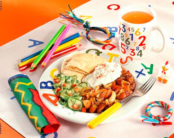 Putengyros mit Tsatsiki und Gurkensalat Rezept Putengyros mit Tsatsiki und Gurkensalat Rezept