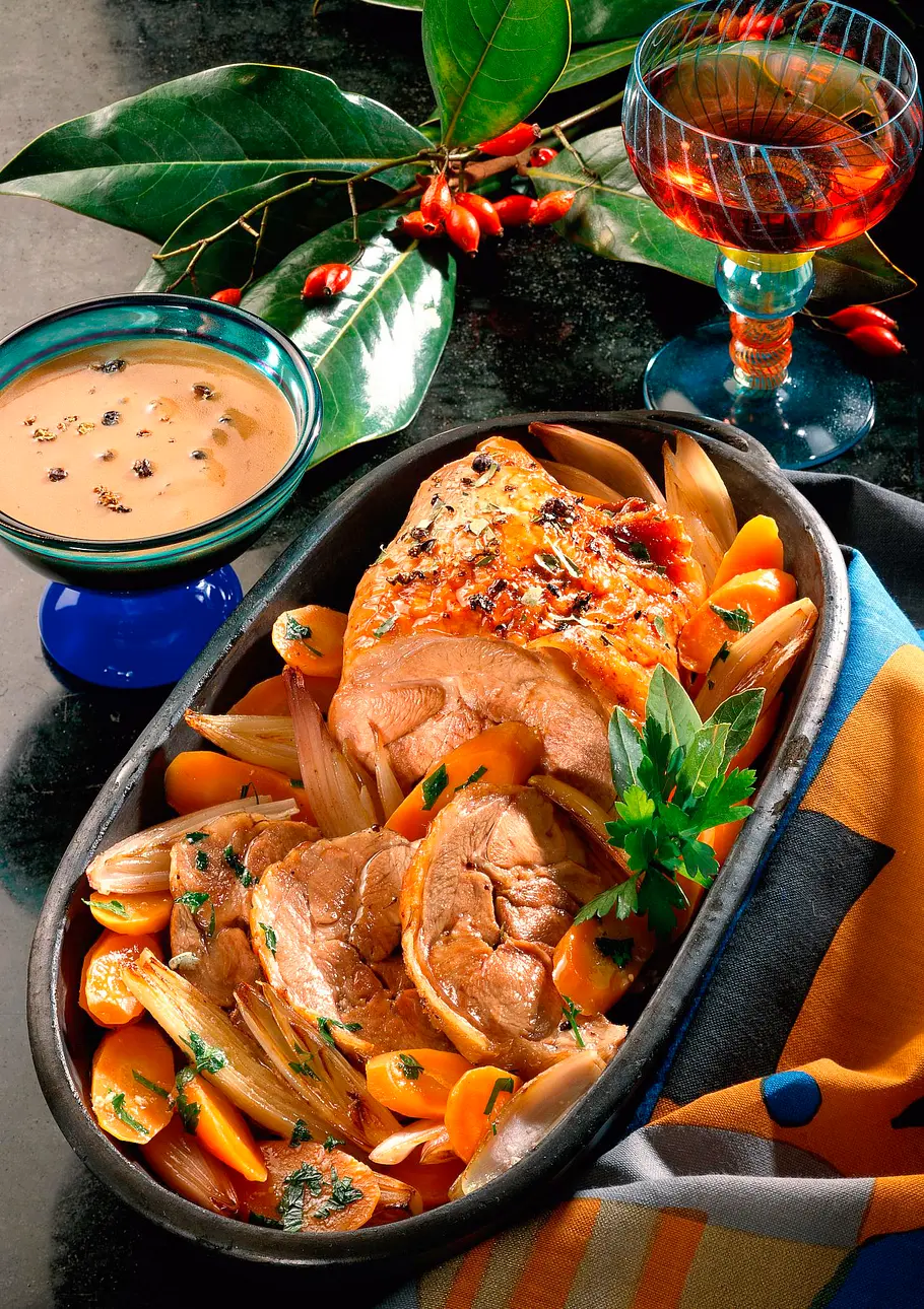 Putenkeule in Wachholder-Rahmsoße mit Möhren und Schalotten Rezept