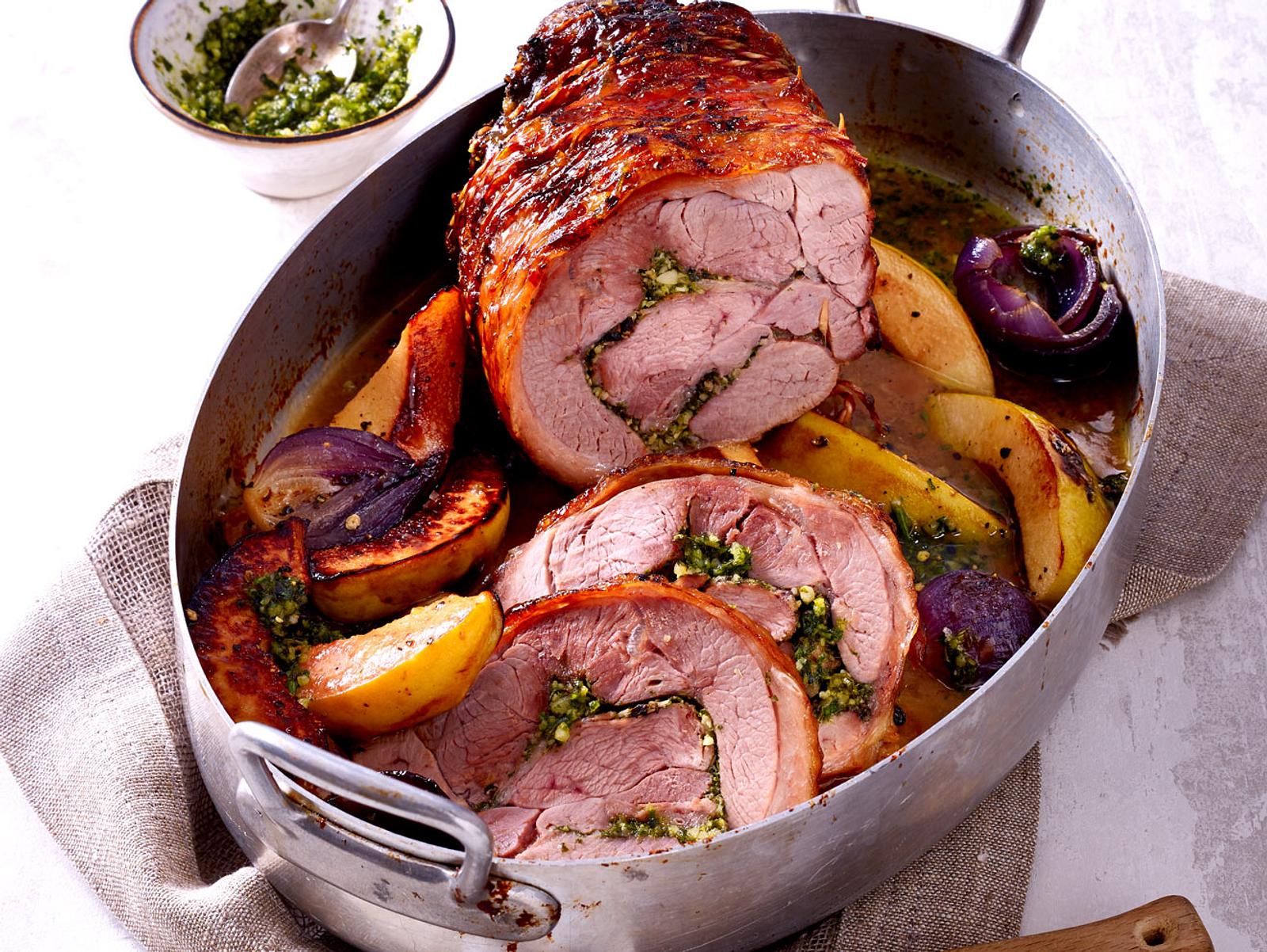 Putenkeule mit Feldsalatpesto und Quitten Rezept | LECKER