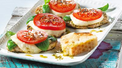 Putenmedaillons alla caprese Rezept - Foto: LECKER @ Bauer Media Group