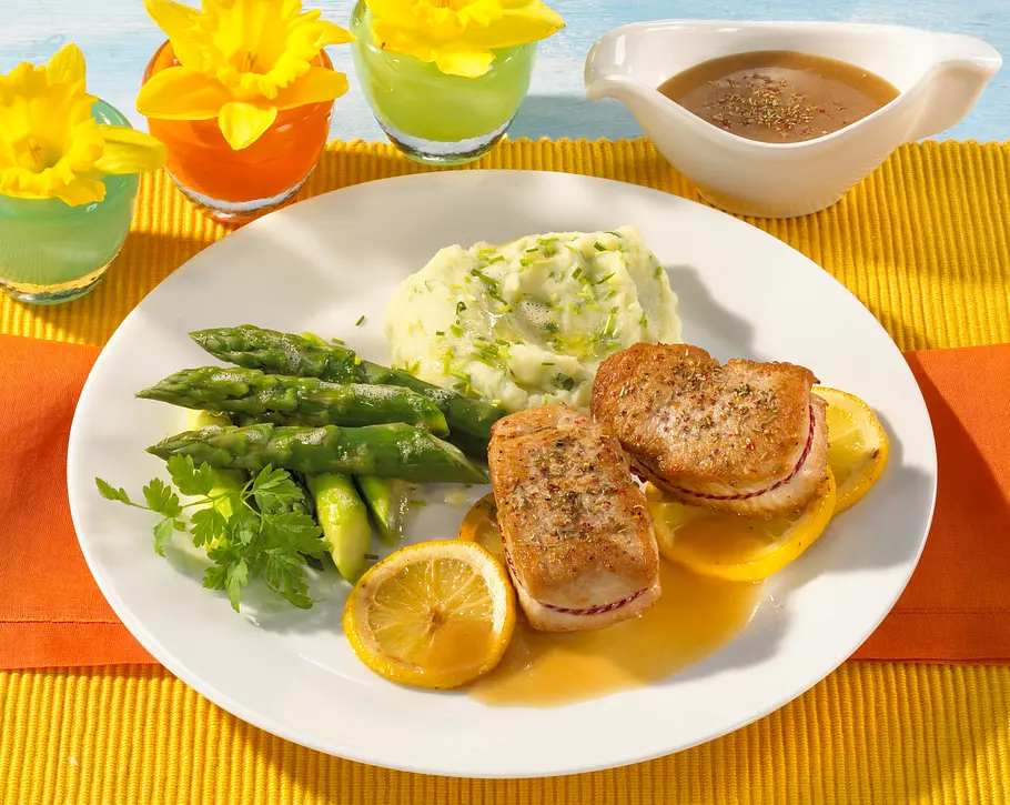 Putenmedaillons mit grünem Spargel und Zitronensoße Rezept Putenmedaillons mit grünem Spargel und Zitronensoße Rezept