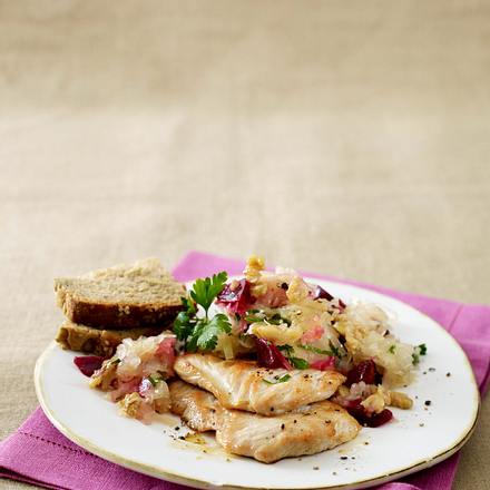 Putenmedaillons zu Sauerkraut-Rote Bete-Salat Rezept Putenmedaillons zu Sauerkraut-Rote Bete-Salat Rezept