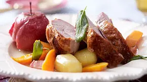 Putenoberkeule in Cidre mit Bratäpfeln Rezept - Foto: LECKER @ Bauer Media Group