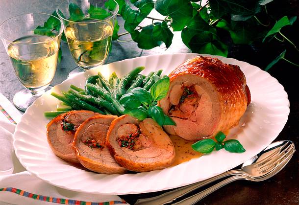 Putenoberkeule mit Tomaten-Basilikum-Füllung Rezept Putenoberkeule mit Tomaten-Basilikum-Füllung Rezept