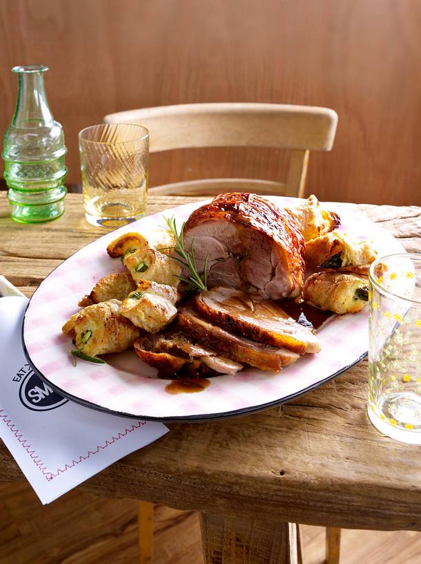 Putenoberkeule und Weißbrot-Spargel-Röllchen Rezept | LECKER