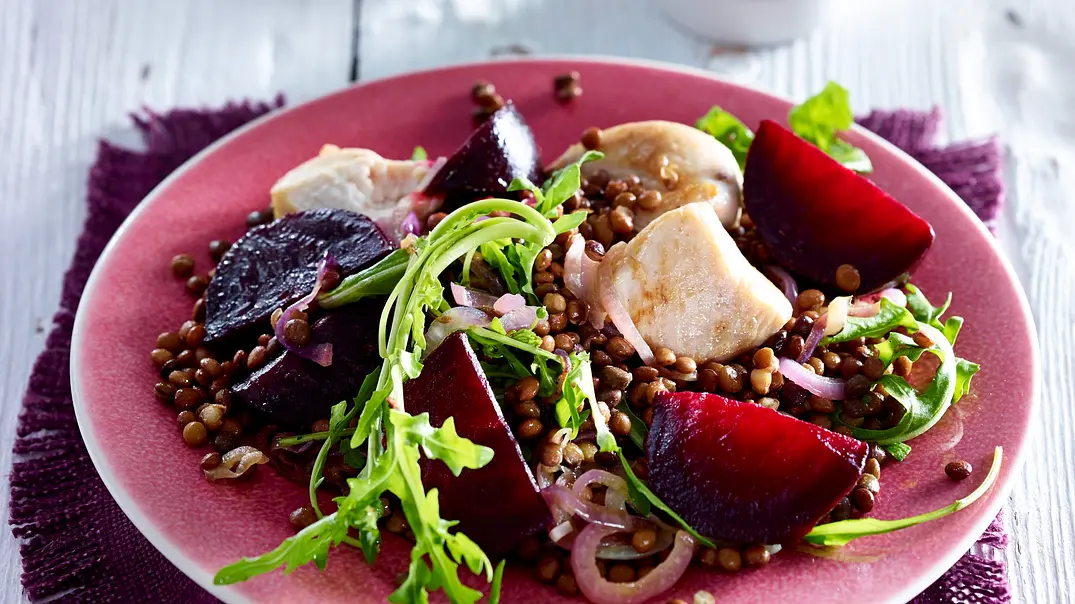 Putenpfanne mit Roter Bete und Linsen Rezept - Foto: LECKER @ Bauer Media Group