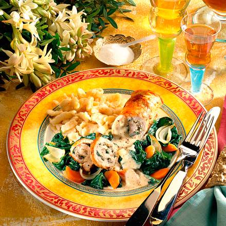 Putenröllchen auf Blattspinat Rezept