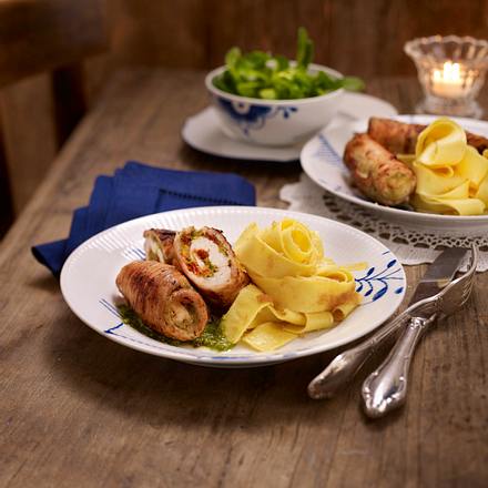 Putenröllchen mit Bandnudeln Rezept
