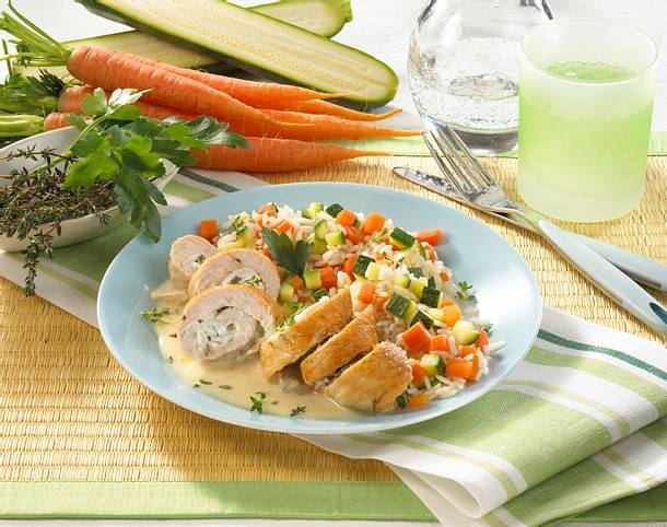 Putenröllchen mit Frischkäse-Kräuterfüllung Rezept Putenröllchen mit Frischkäse-Kräuterfüllung Rezept