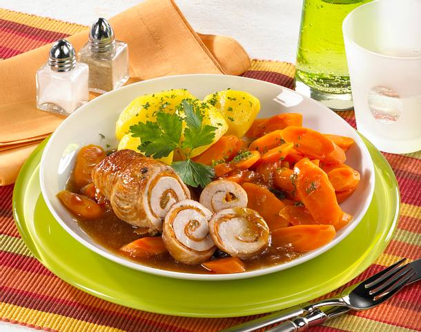 Putenröllchen mit Möhren Rezept Putenröllchen mit Möhren Rezept